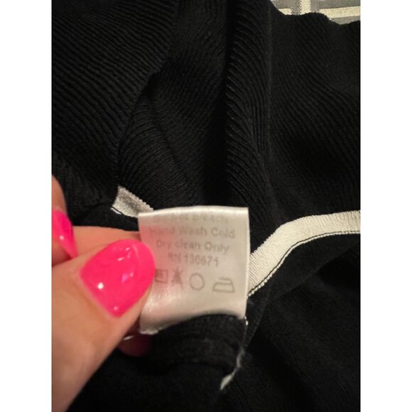 Selfie Couture Black Short Sleeve V-Neck Dress White Trim Pleated Hem Sz M - Picture 5 of 9